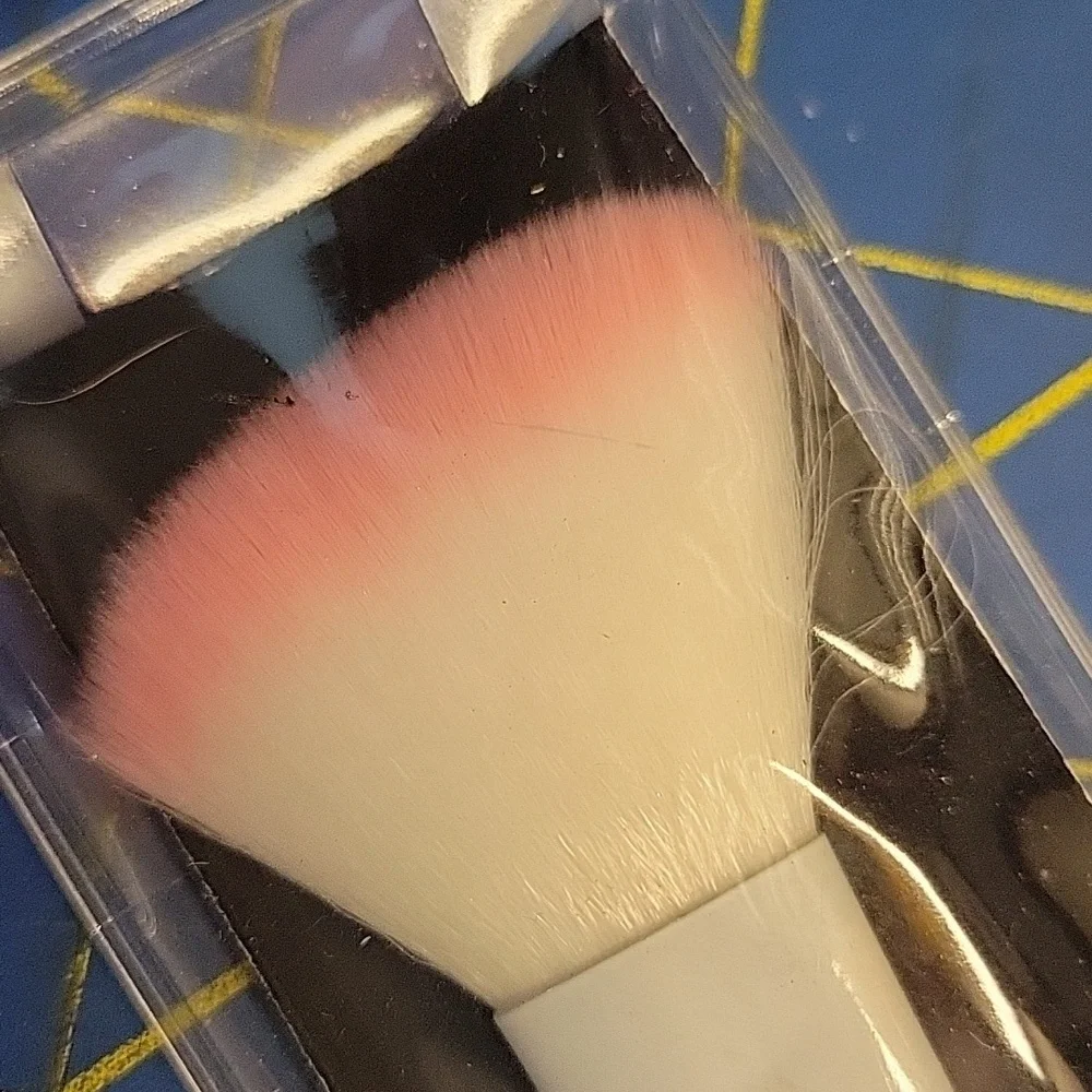 Wet n Wild Contour Brush White & Pink NIP